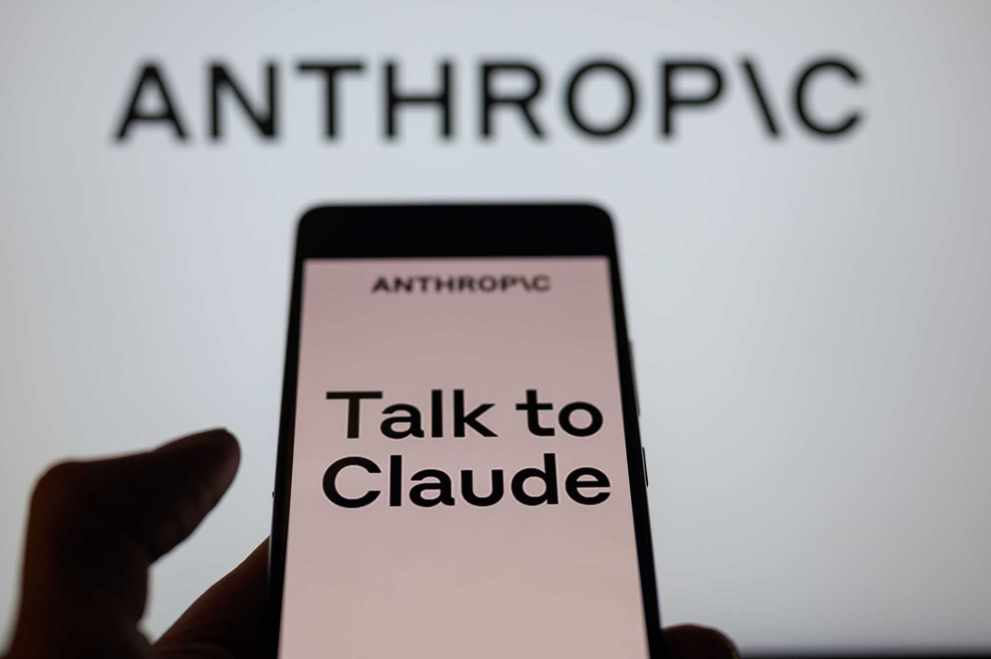 Anthropic lança Claude Gov, IA voltada a agências de segurança dos EUA