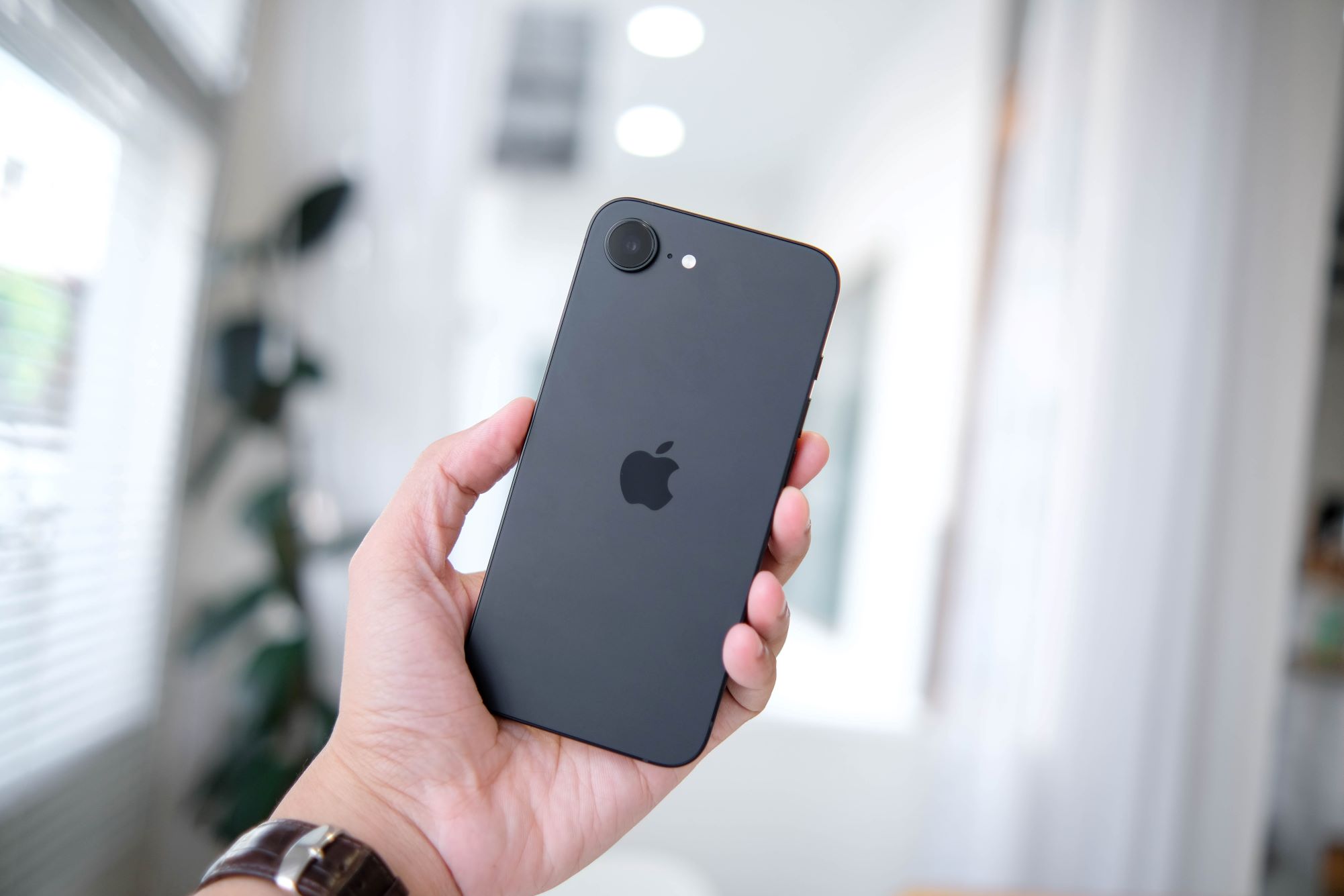 Fugindo de tarifas, Apple redireciona produção da Índia para os EUA