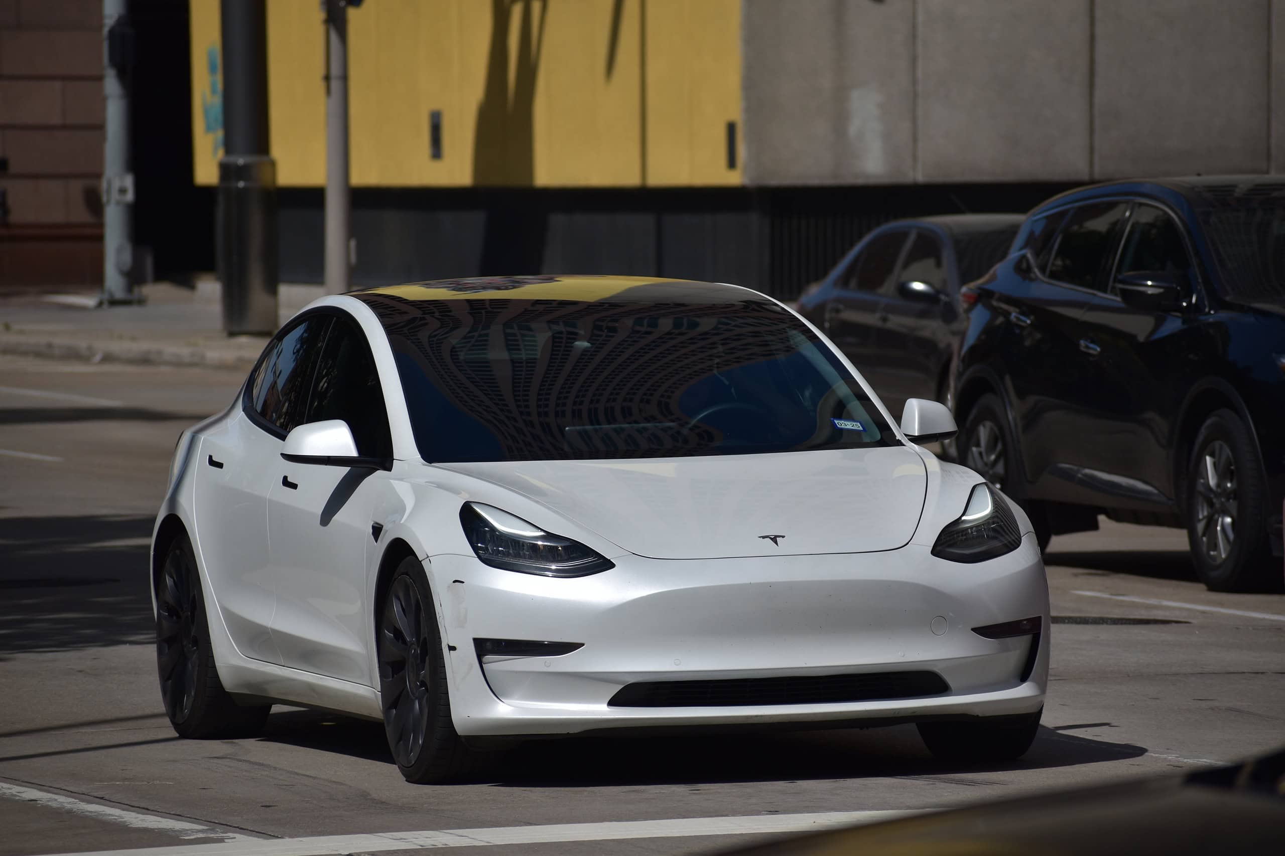 Tesla entrega carro de forma totalmente autônoma