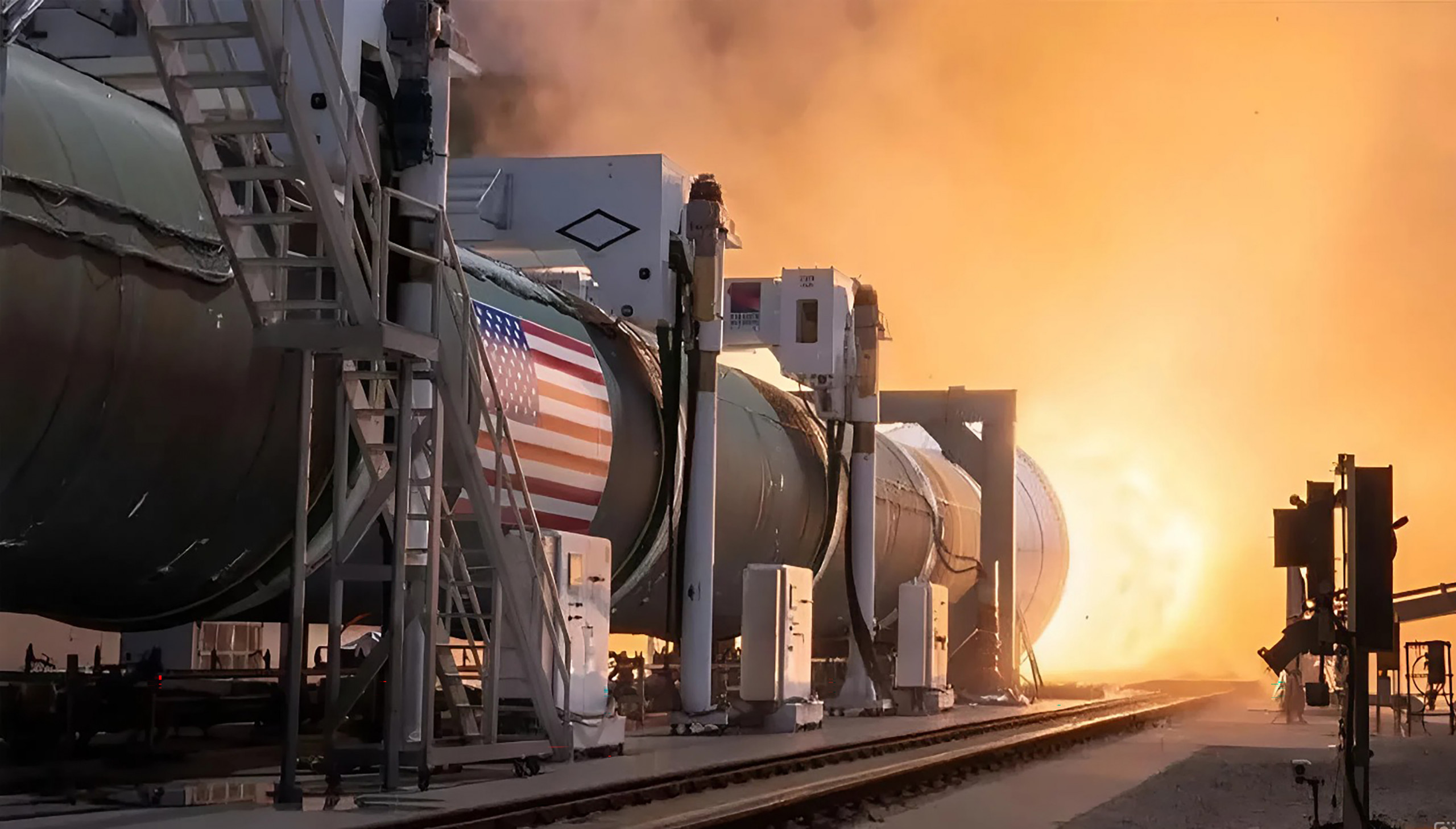 Novo motor para superfoguete lunar da NASA explode em teste